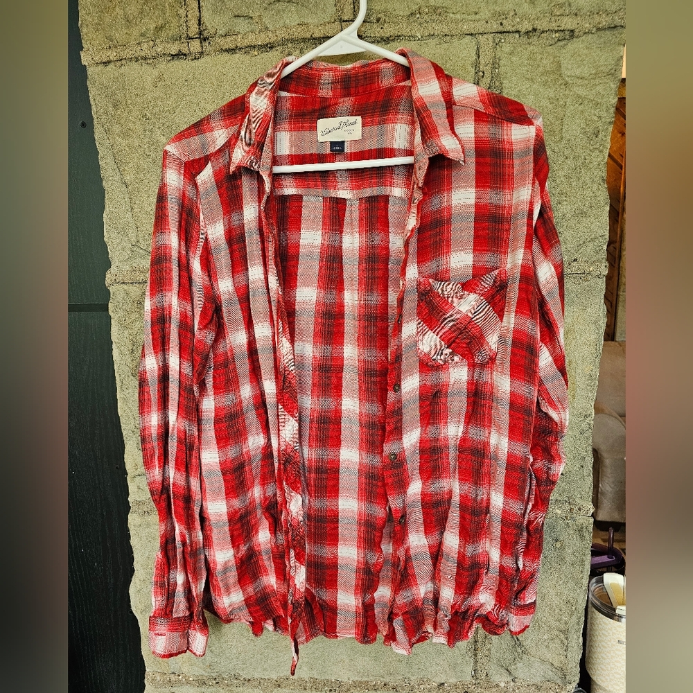 Universal Thread Red and White Checkered Women's Button Down Shirt